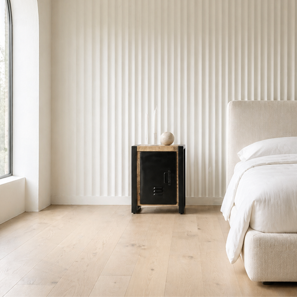 Texture manguier brut naturel sur table de chevet - grain et fibres bois massif chambre